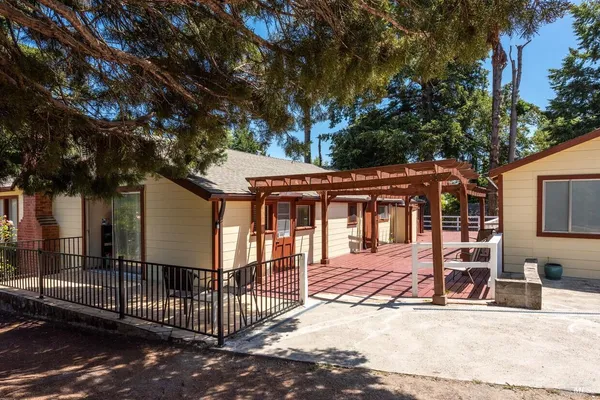 $1,200,000 | 604 Live Oak Avenue, Sebastopol, CA 95472