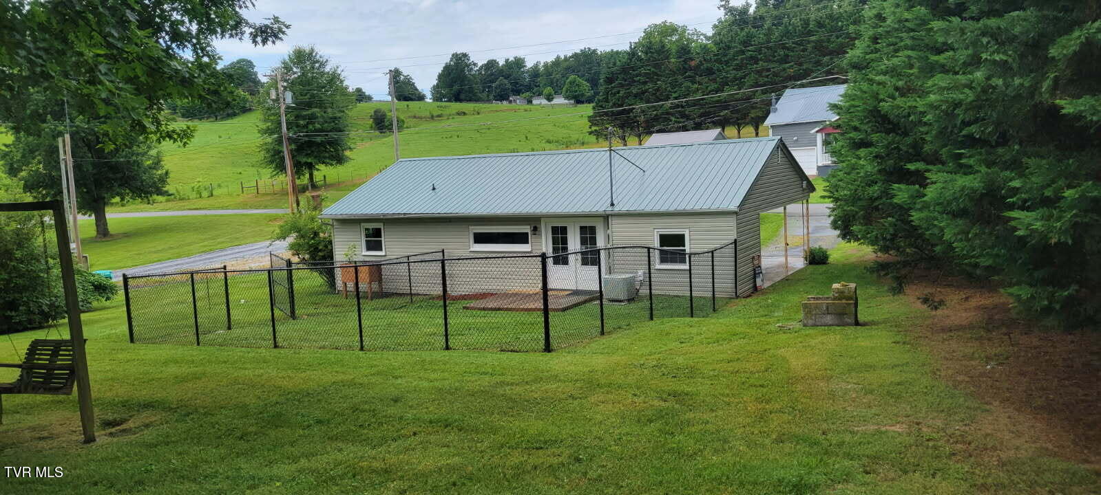 925 Whirlwind Road Greeneville, TN 37743 - Photo 19 of 20 925 bk yd to patio