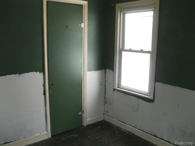 21432 Waltham Road Warren, MI 48089 - Photo 13 of 19 261-948638 BEDROOM 2 (2).jpg
