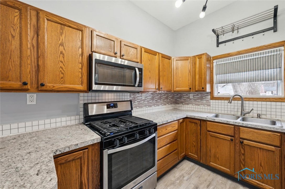 5915 Rudyard Road Sylvania, OH 43560 - Photo 12 of 33 Kitchen