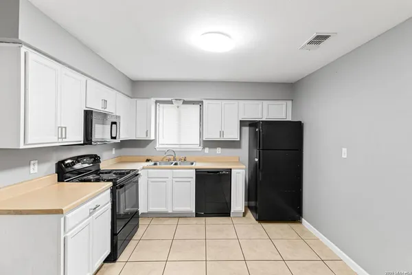 $1,550 | 6820 Betty Levy, San Antonio, TX 78227