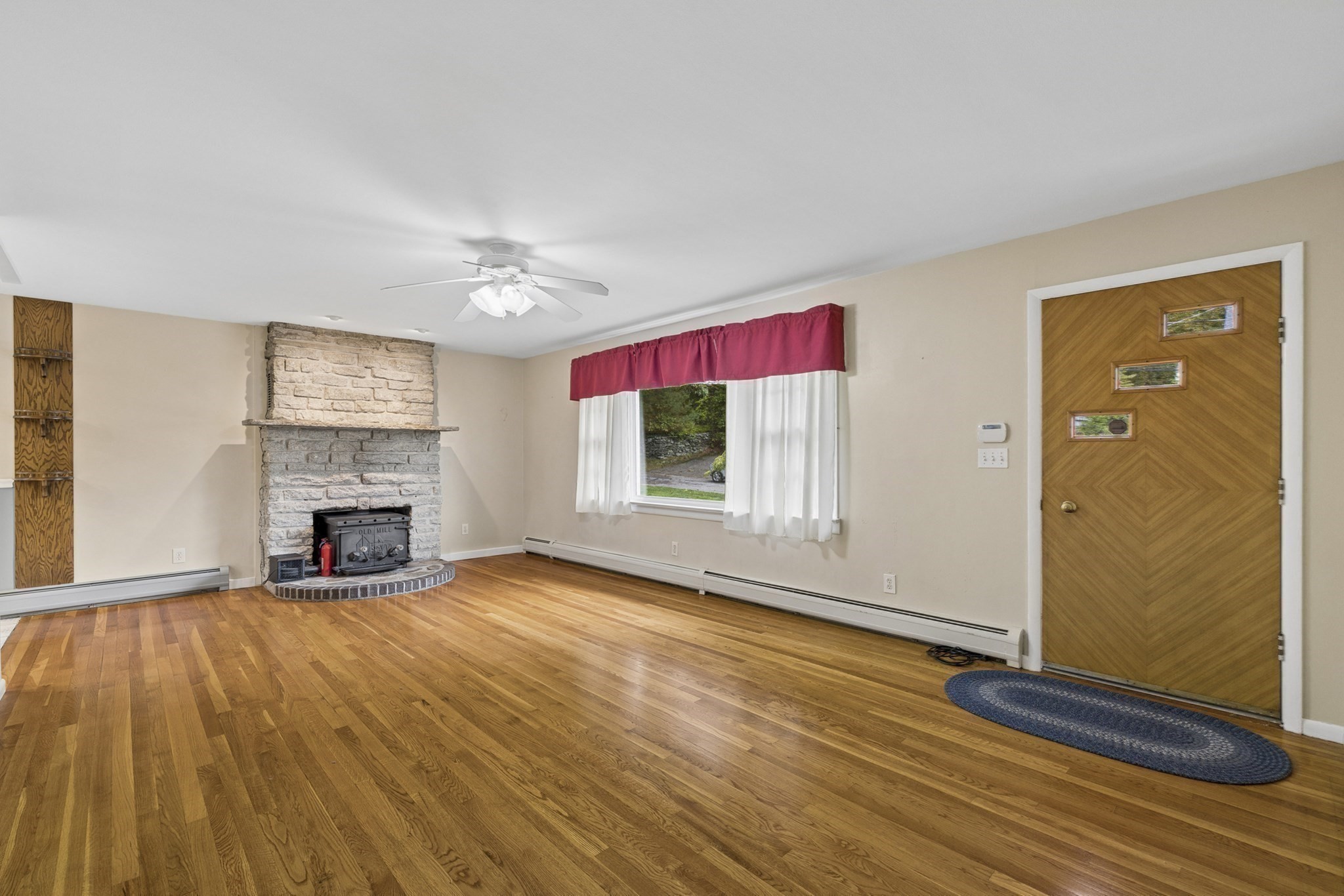 30 Lee Road Dracut, MA 01826 - Photo 8 of 29 Gallery Image 8