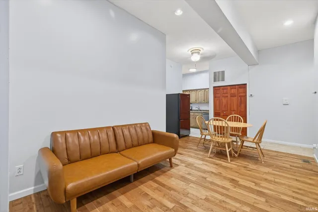 $1,700 | 110 West 6th Street, Unit 6, Bloomington, IN 47404