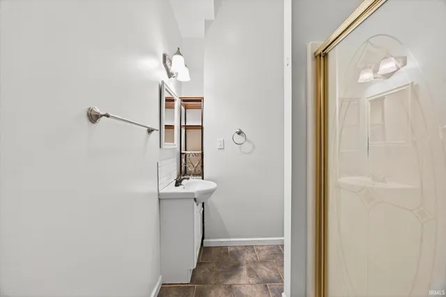 $1,700 | 110 West 6th Street, Unit 6, Bloomington, IN 47404