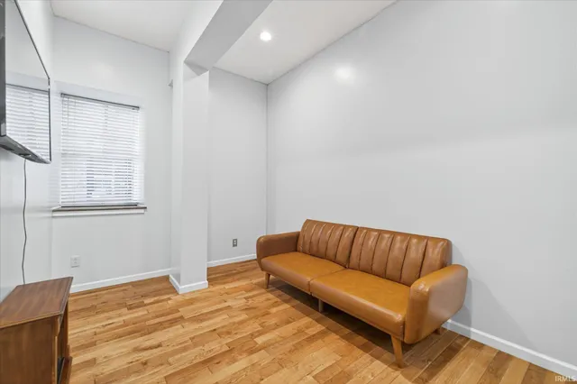 $1,700 | 110 West 6th Street, Unit 6, Bloomington, IN 47404