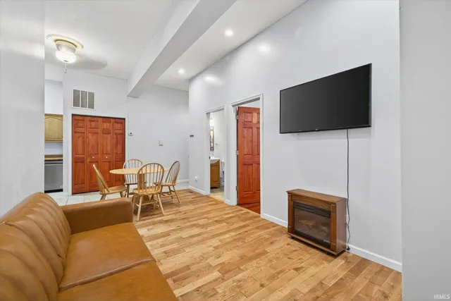 $1,700 | 110 West 6th Street, Unit 6, Bloomington, IN 47404