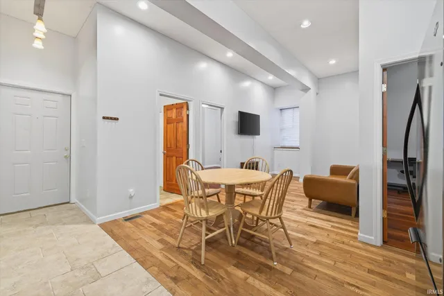 $1,700 | 110 West 6th Street, Unit 6, Bloomington, IN 47404