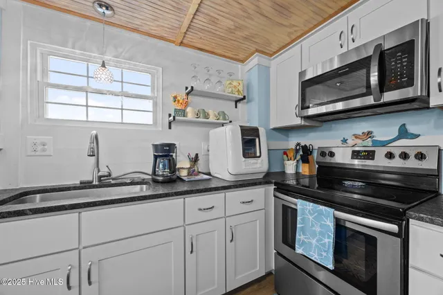 $849,500 | 409 Bridgers Avenue, Topsail Beach, NC 28445