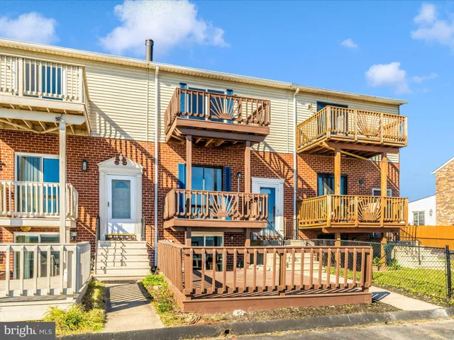 $320,000 | 18 Villa Capri Circle, Baltimore, MD 21221