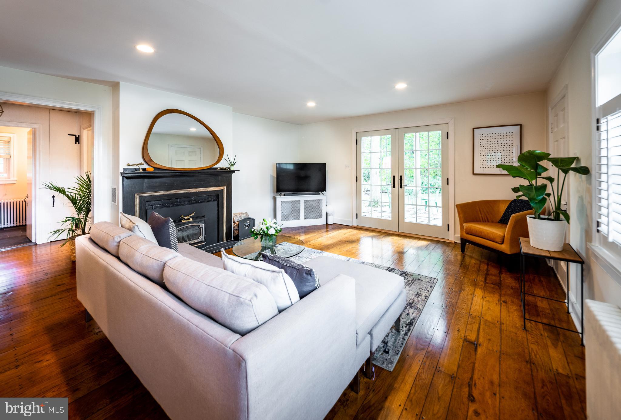 4900 Paist Road Doylestown, PA 18902 - Photo 6 of 39 Living room
