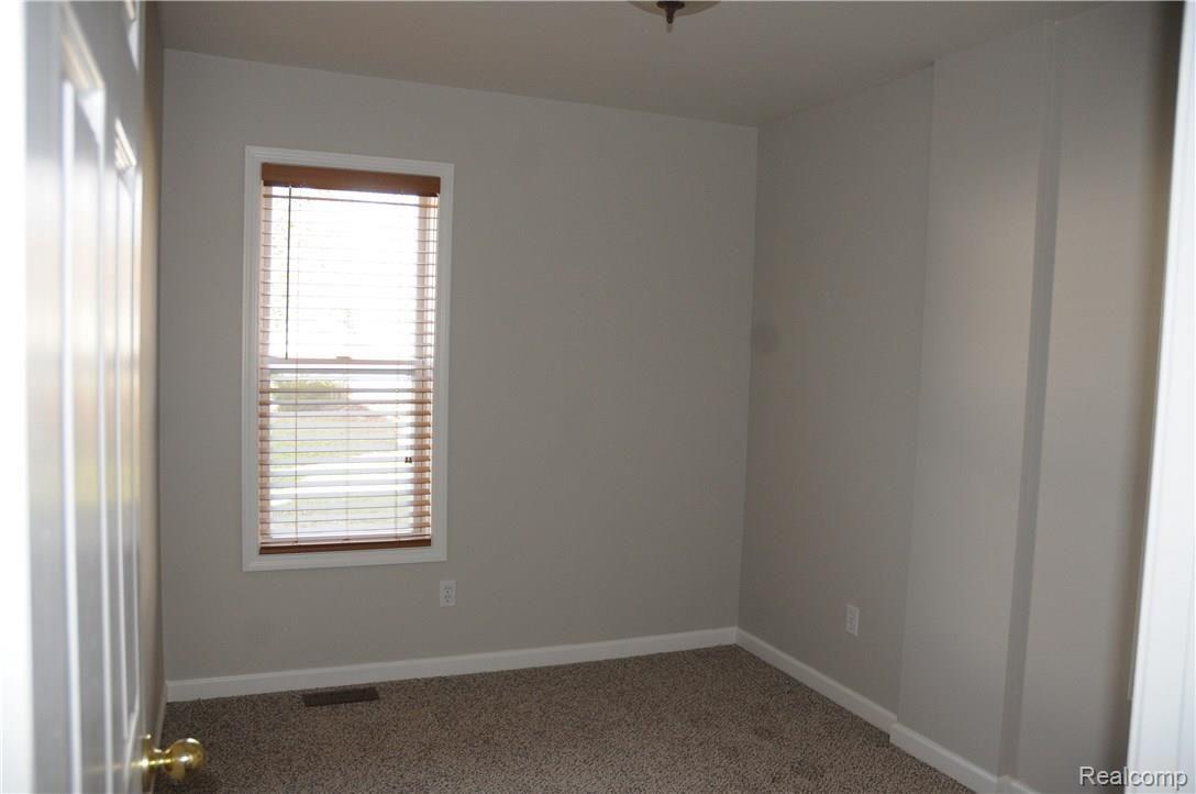6432 Logan Road Waterford, MI 48329 - Photo 5 of 14 image.jpg