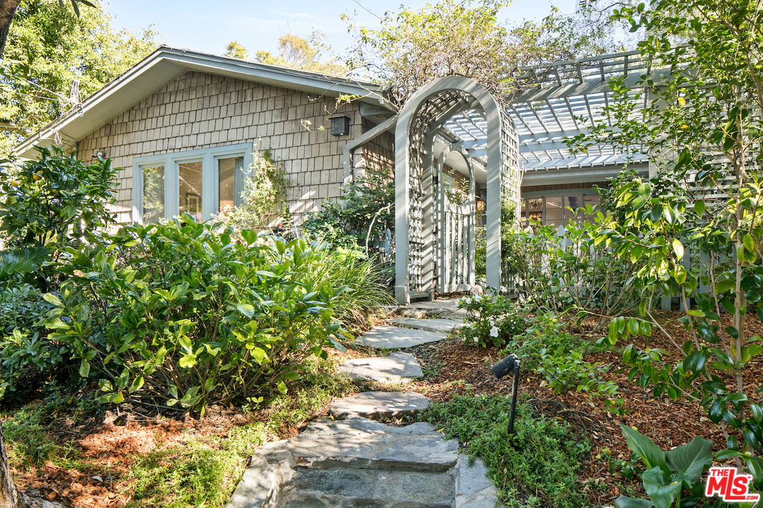 566 Stassi Lane Santa Monica, CA 90402 - Photo 1 of 26 front view of a house