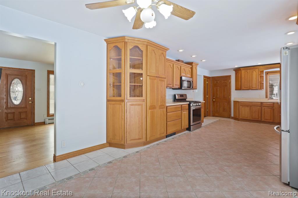 1914 Schust Road Saginaw, MI 48604 - Photo 12 of 54 Gallery Image 12