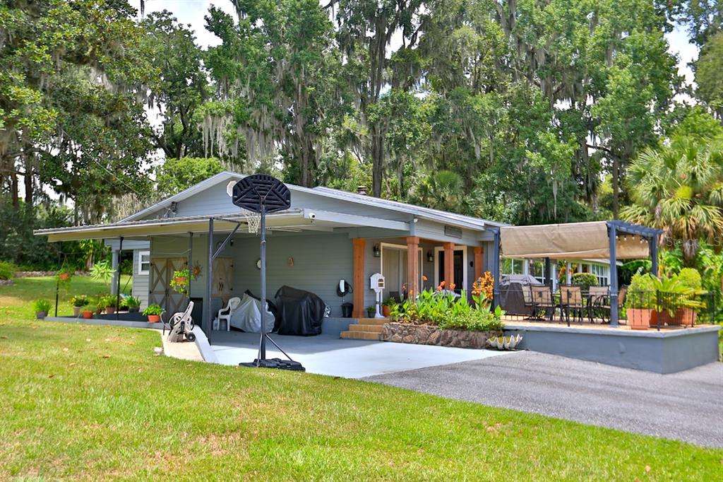 4888 Southwest 7th Avenue Road Ocala, FL 34471 - Photo 35 of 50 a view of a patio with table and chairs under an umbrella