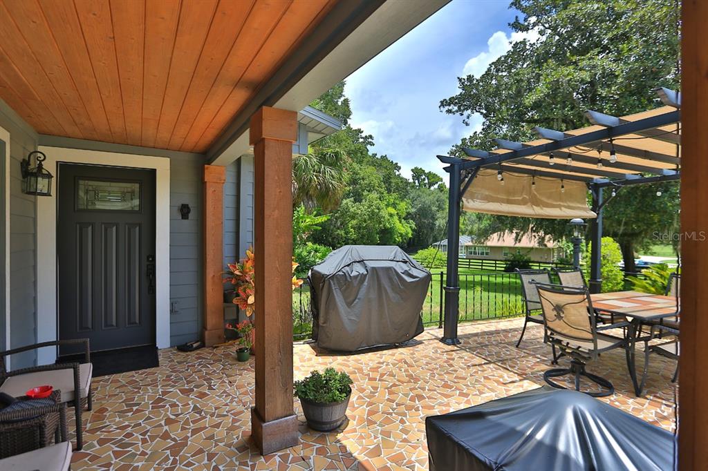4888 Southwest 7th Avenue Road Ocala, FL 34471 - Photo 6 of 50 a view of a patio with table and chairs and potted plants