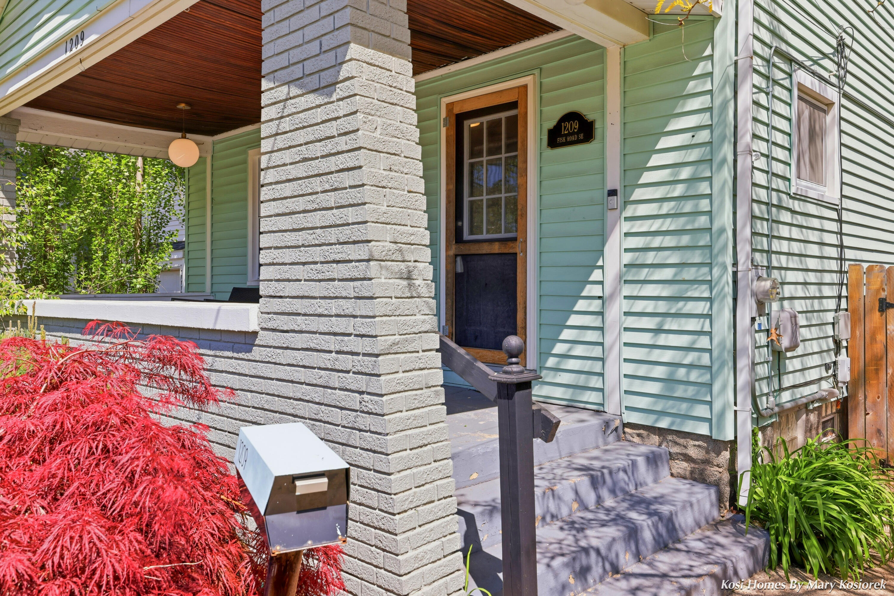1209 Fisk Road Southeast Grand Rapids, MI 49506 - Photo 2 of 35 Front porch