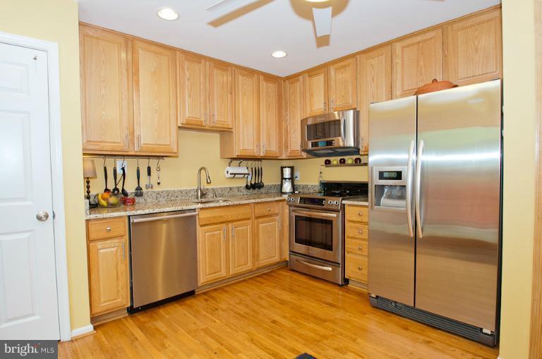 8526 Lakinhurst Lane Springfield, VA 22152 - Photo 2 of 24 Kitchen