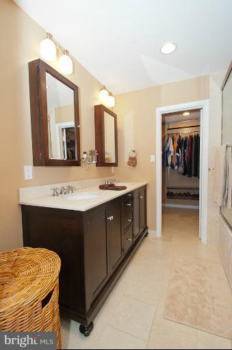 8526 Lakinhurst Lane Springfield, VA 22152 - Photo 11 of 24 Bath