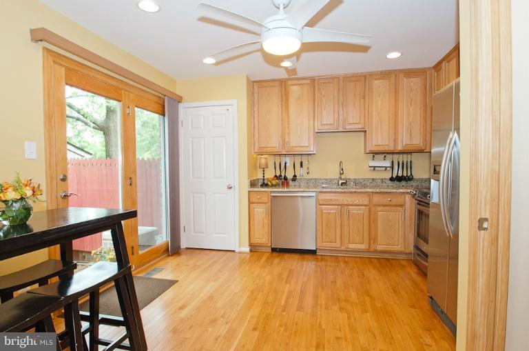 8526 Lakinhurst Lane Springfield, VA 22152 - Photo 17 of 24 Kitchen
