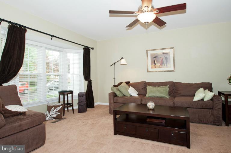 8526 Lakinhurst Lane Springfield, VA 22152 - Photo 3 of 24 Living Room
