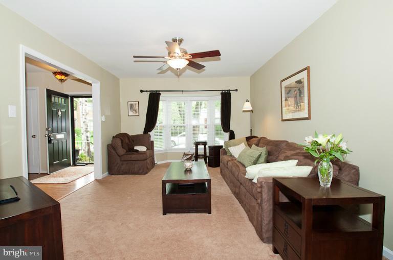 8526 Lakinhurst Lane Springfield, VA 22152 - Photo 4 of 24 Living Room