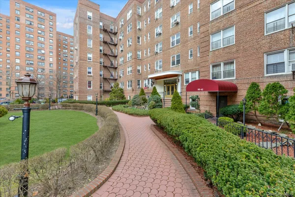 $2,400 | 99-41 64th Avenue, Unit E11 | Rego Park