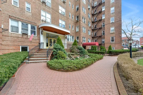 $2,400 | 99-41 64th Avenue, Unit E11 | Rego Park