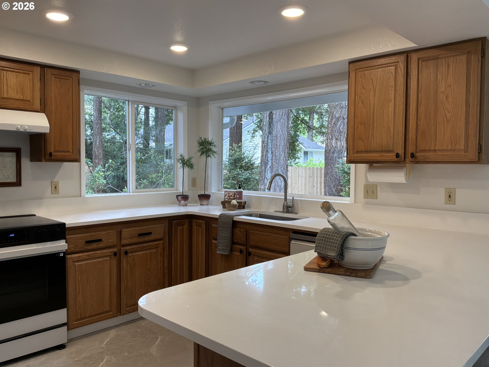 2372 South 22nd Court Florence, OR 97439 - Photo 5 of 30 Kitchen