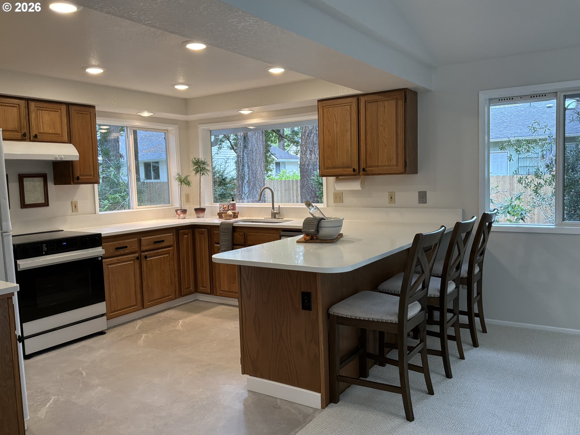 2372 South 22nd Court Florence, OR 97439 - Photo 6 of 30 Kitchen