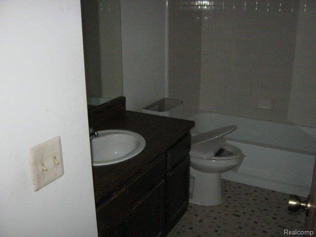 261-870635-bath2