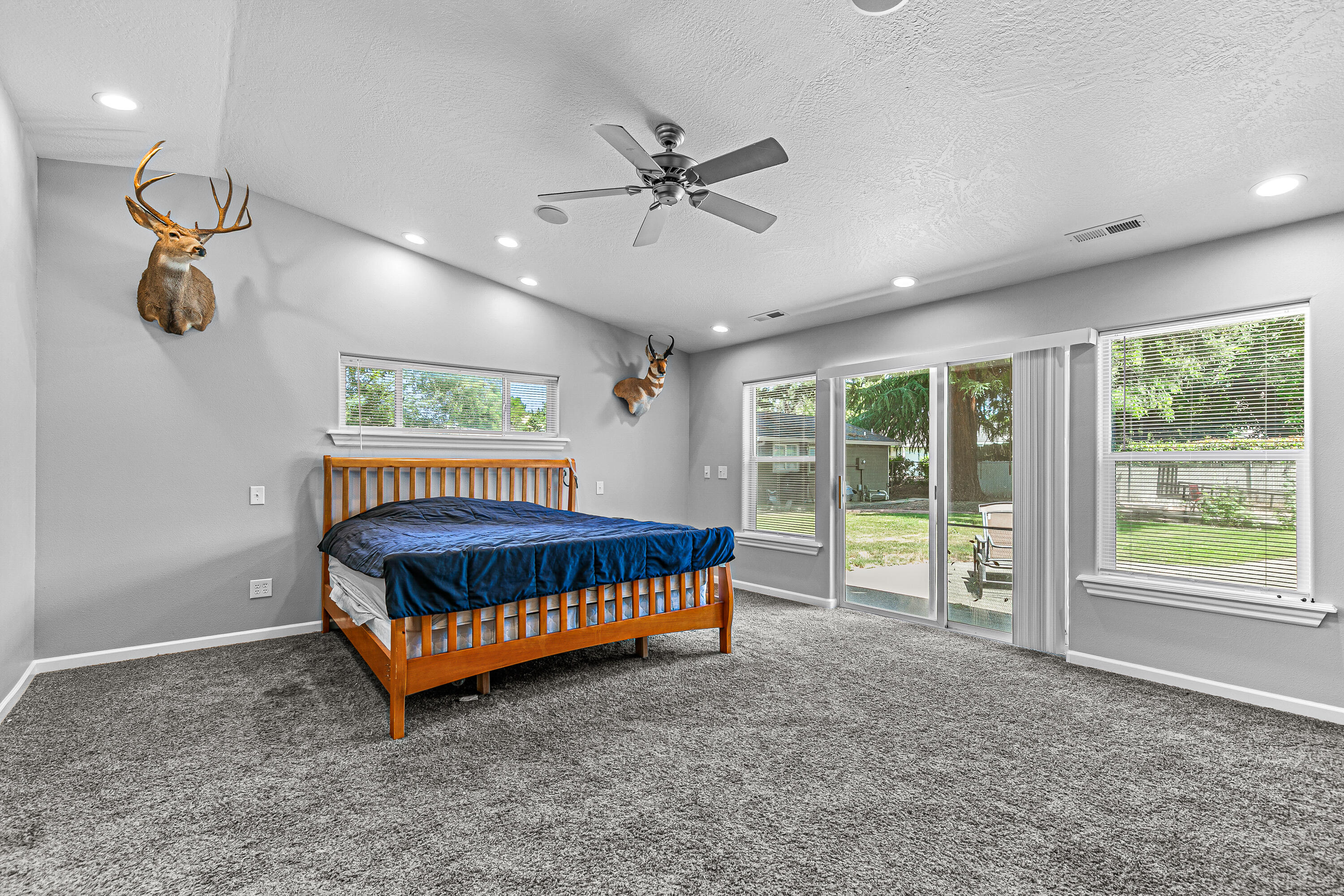 2631 Delta Waters Road Medford, OR 97504 - Photo 16 of 33 9R9A7174
