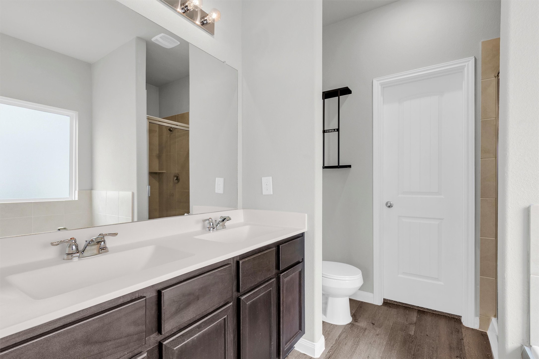 13534 Luke Prairie Willis, TX 77378 - Photo 17 of 29 Primary bathroom with double vanity.