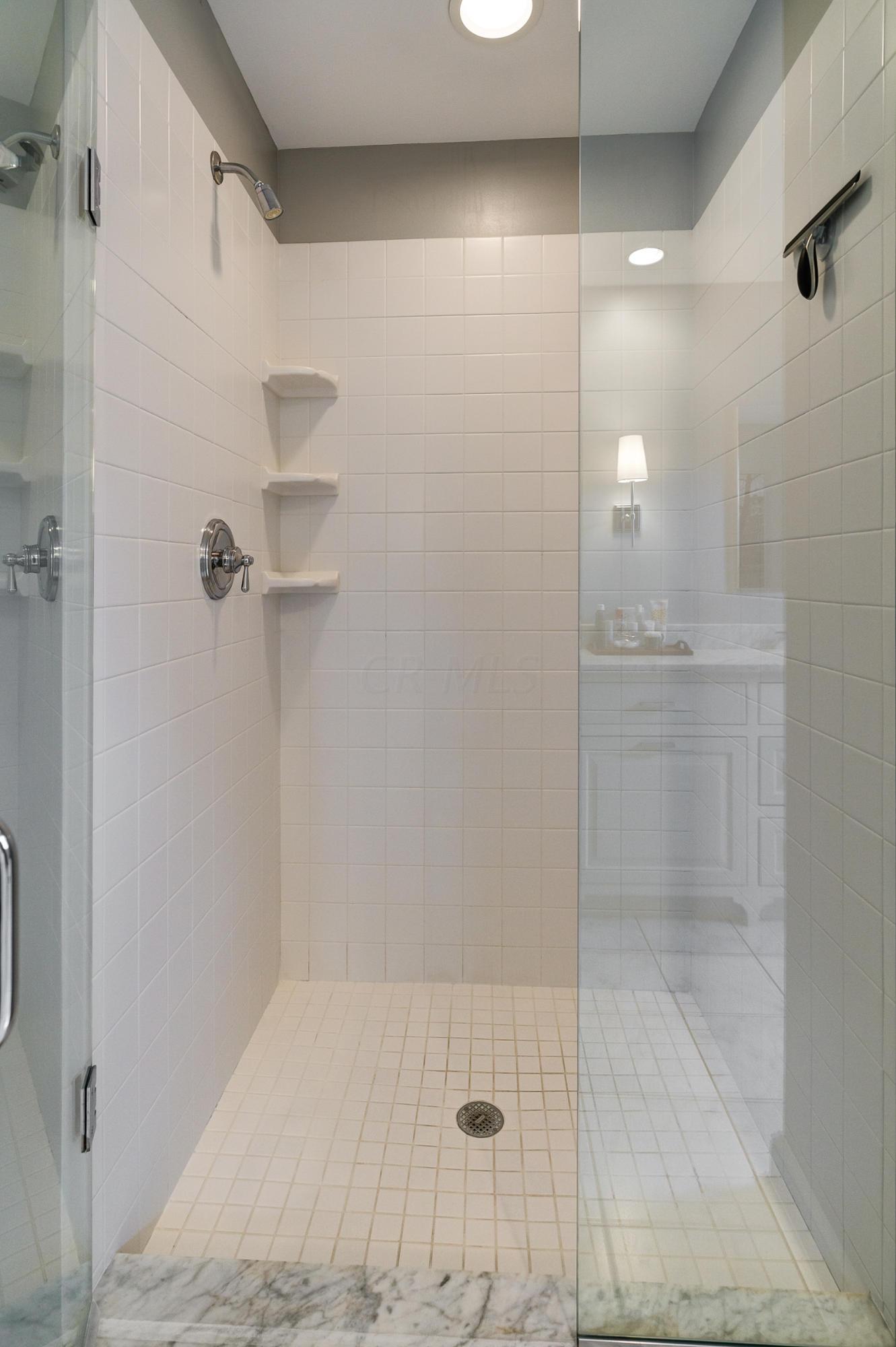 2404 Abington Road Columbus, OH 43221 - Photo 23 of 35