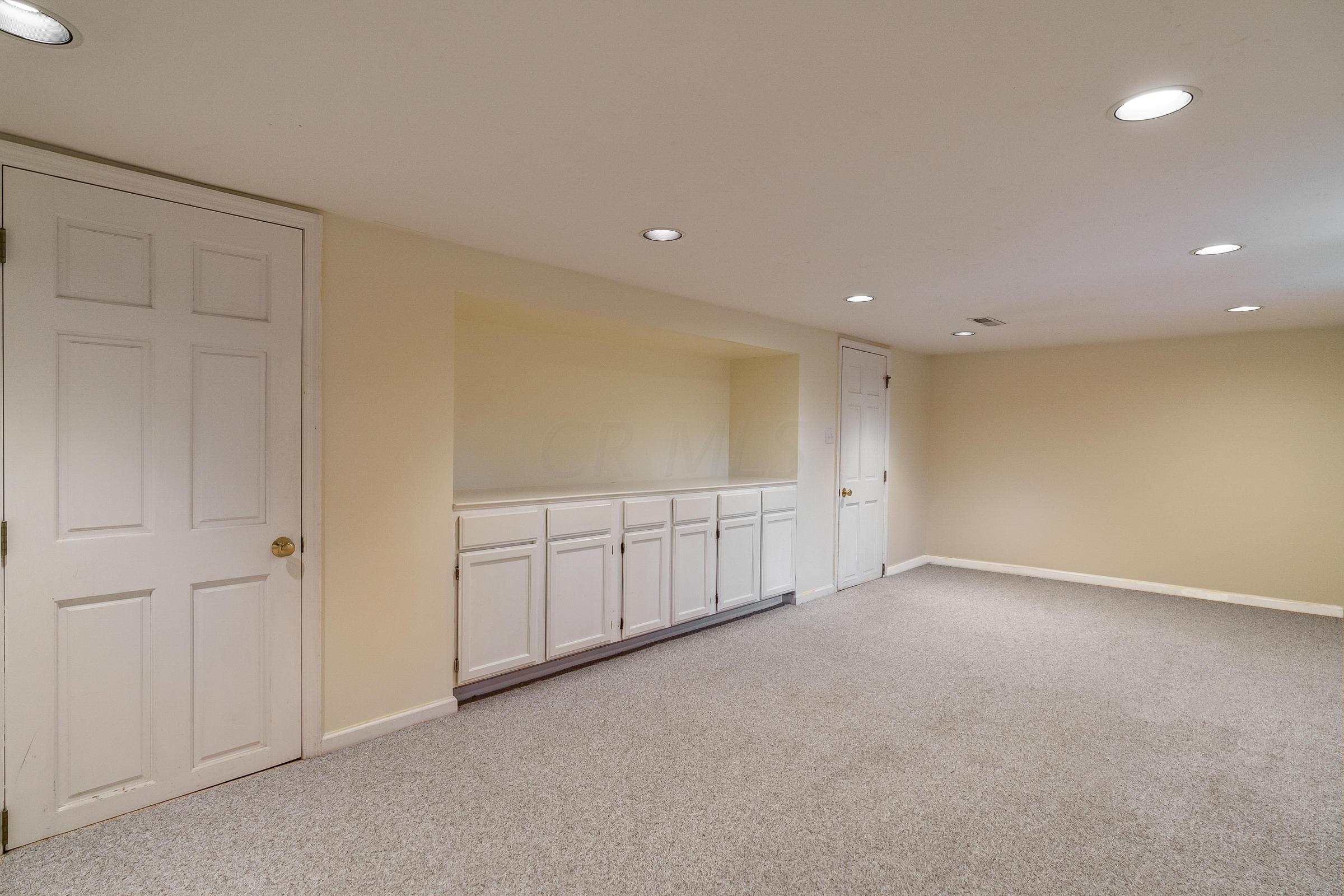 2404 Abington Road Columbus, OH 43221 - Photo 29 of 35