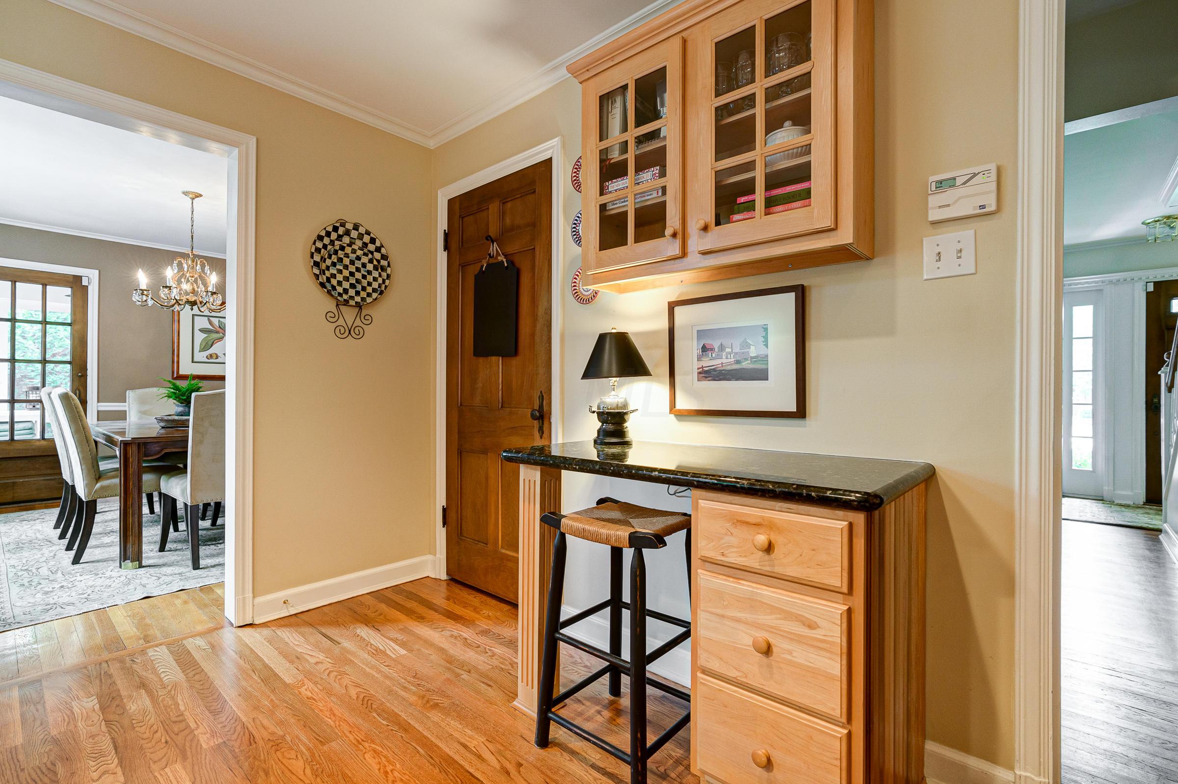 2404 Abington Road Columbus, OH 43221 - Photo 7 of 35