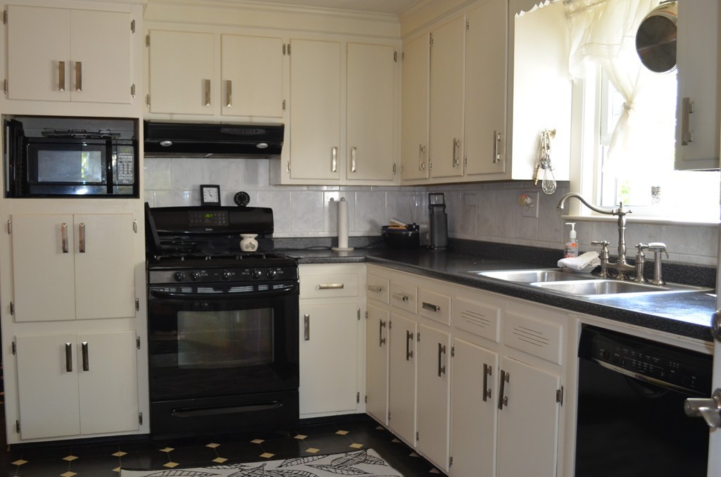 12 Claude Road Chelmsford, MA 01824 - Photo 5 of 17