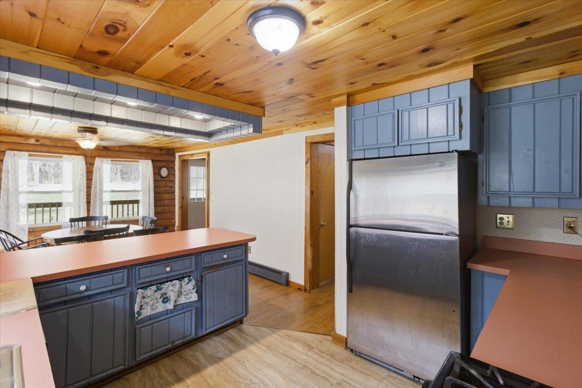 886 Hidden Valley Road Shaftsbury, VT 05262 - Photo 15 of 45