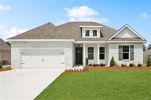 $399,900 | 72669 Robindale Drive, Covington, LA 70435