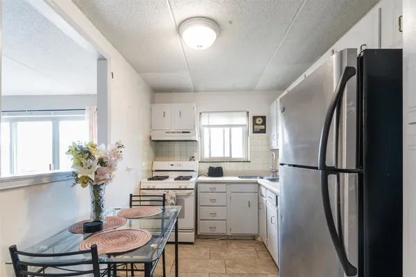 $156,900 | 570 Fairway View Drive, Unit 3H, Wheeling, IL 60090