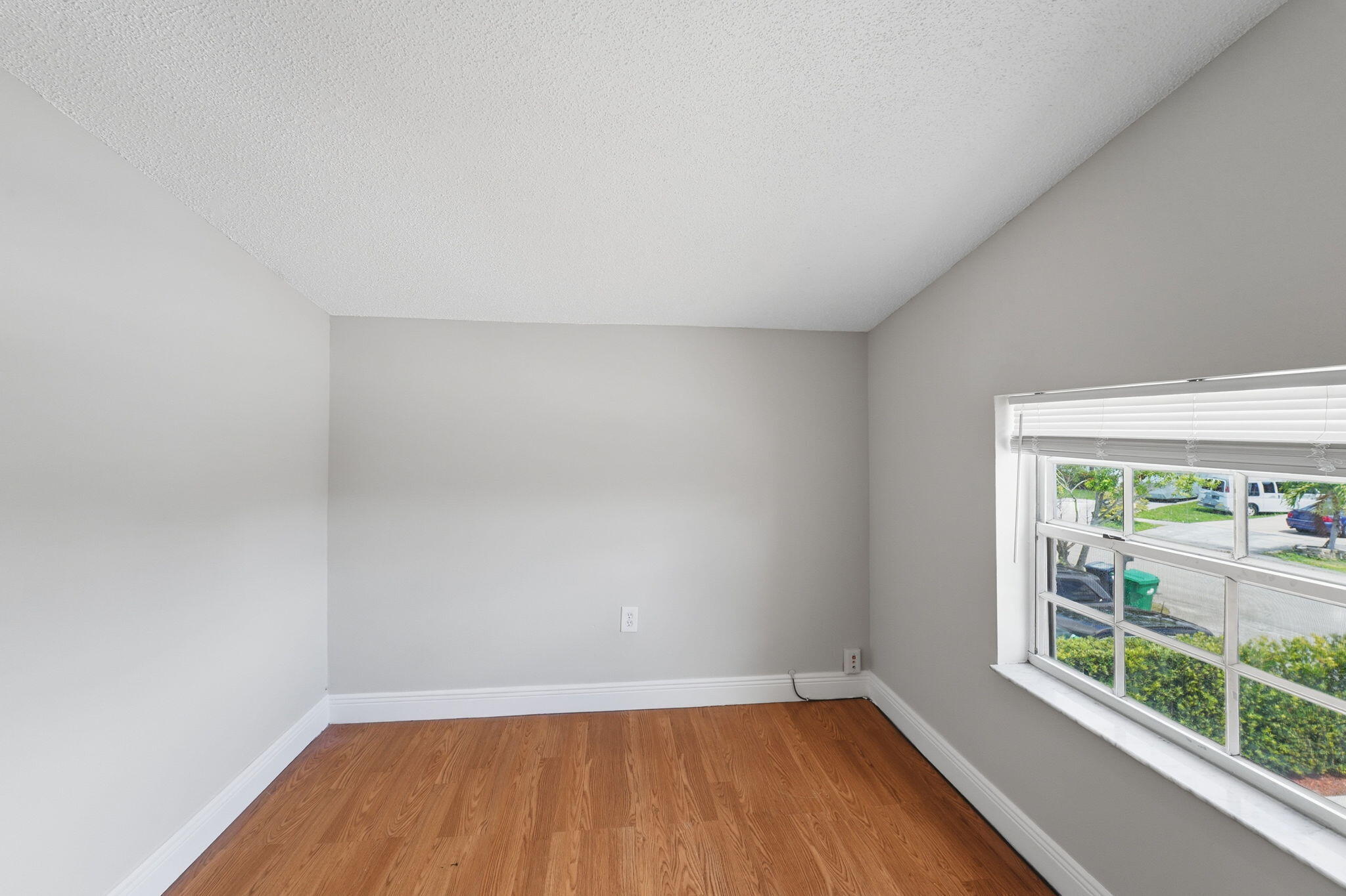 10029 Southwest 146th Place Miami, FL 33186 - Photo 18 of 38 013_ListerPros