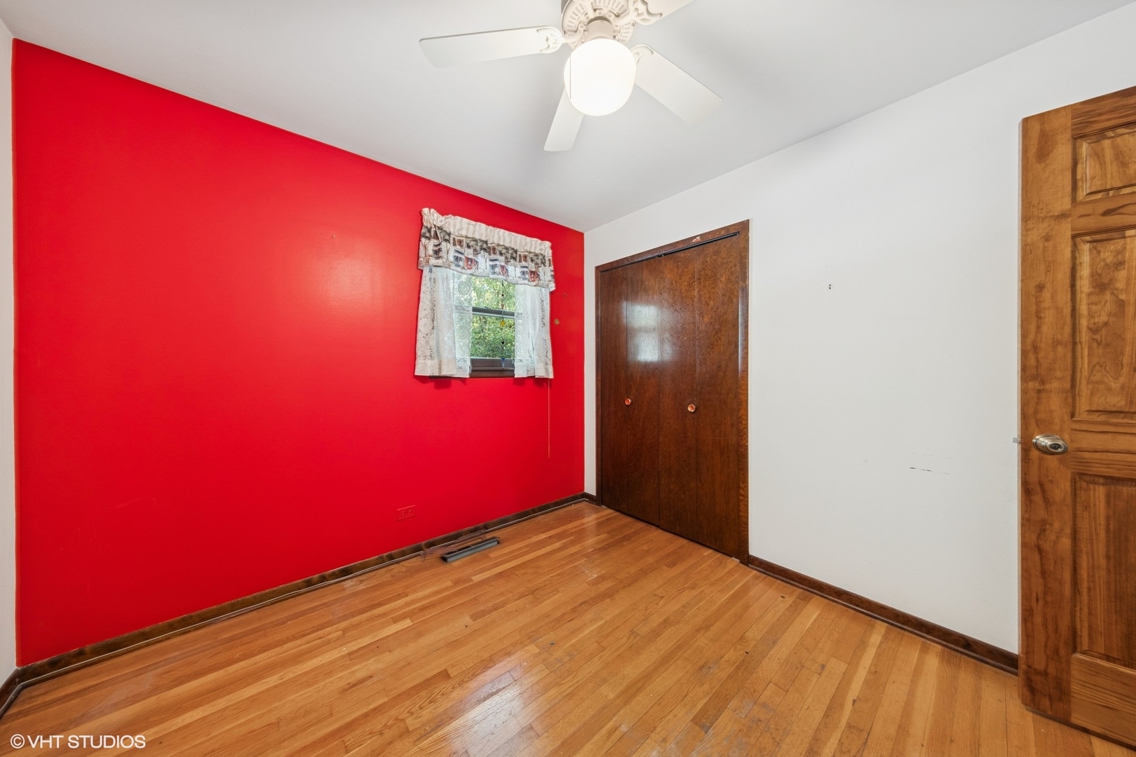 6901 Meadow Crest Drive Downers Grove, IL 60516 - Photo 24 of 42 a view of empty room with wooden floor