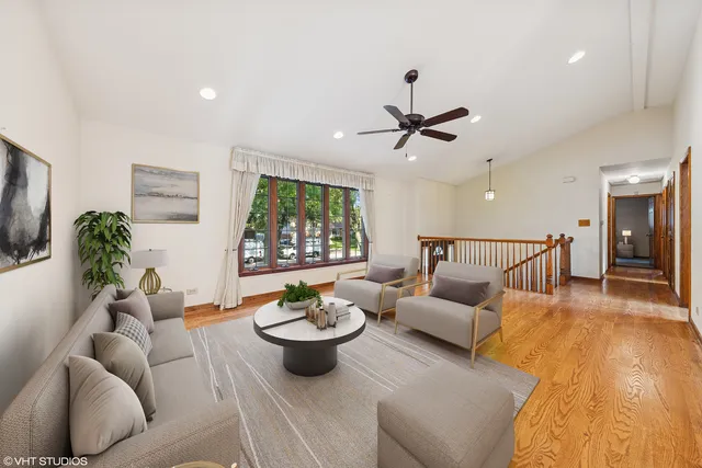 $490,000 | 6901 Meadow Crest Drive, Downers Grove, IL 60516