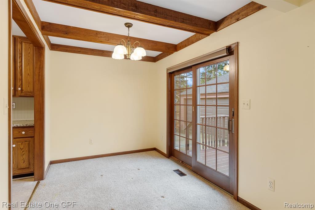 879 Roslyn Road Grosse Pointe Woods, MI 48236 - Photo 16 of 39