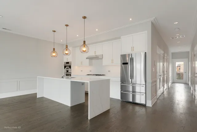 $3,900 | 2409 West Berenice Avenue, Unit 401, Chicago, IL 60618