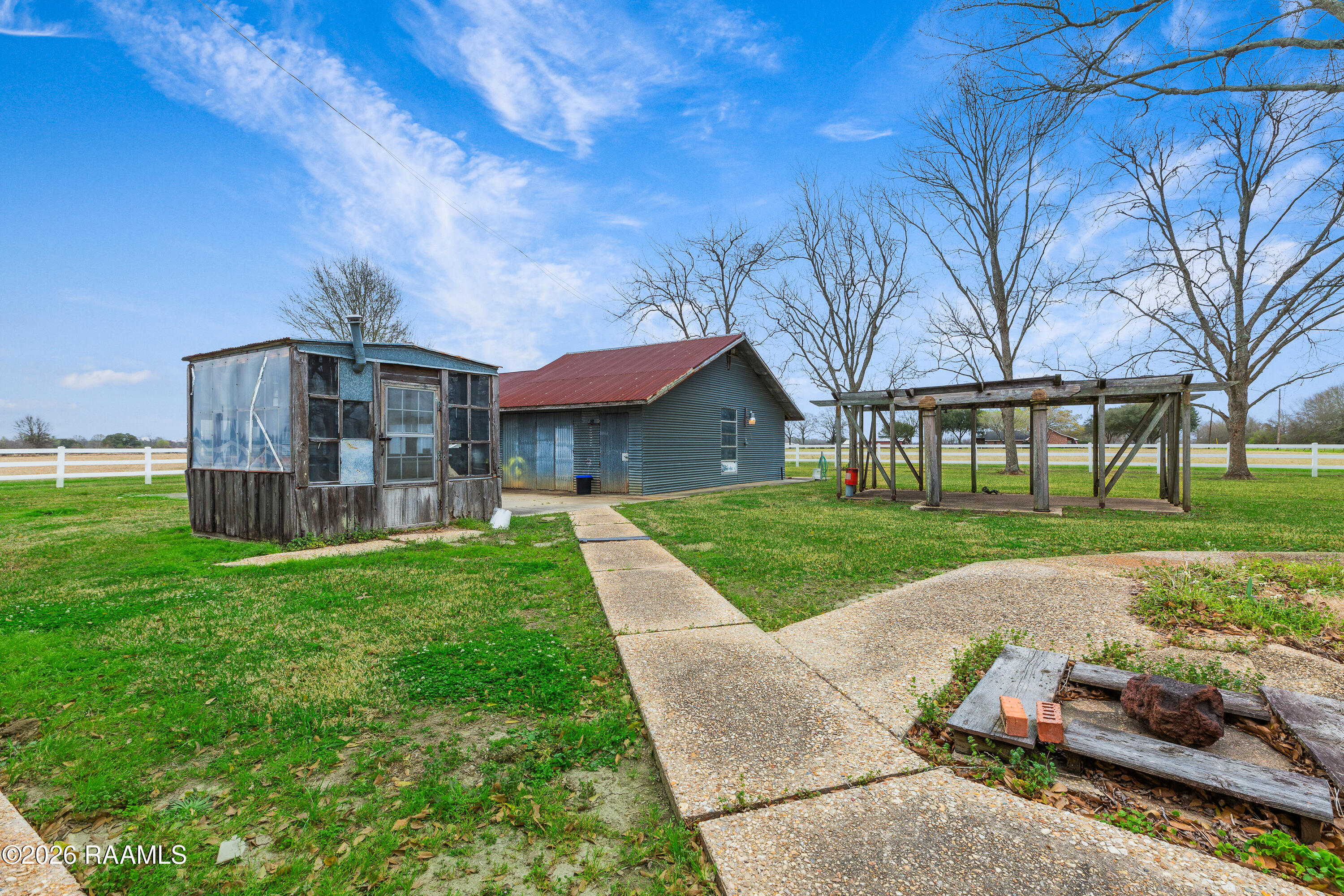 3672 Highway 3043 Opelousas, LA 70570 - Photo 22 of 37 Green house arbor, workshop