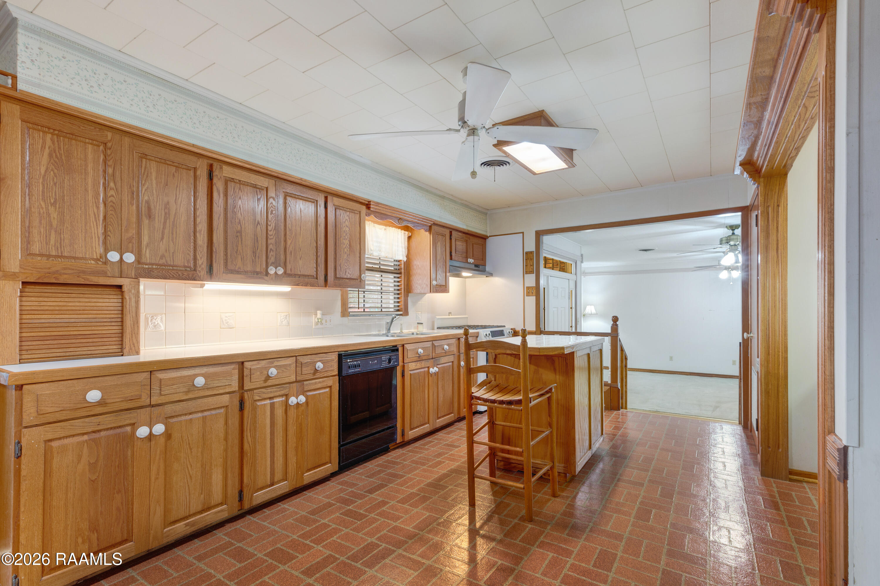 3672 Highway 3043 Opelousas, LA 70570 - Photo 5 of 37 Eat in kitchen with island