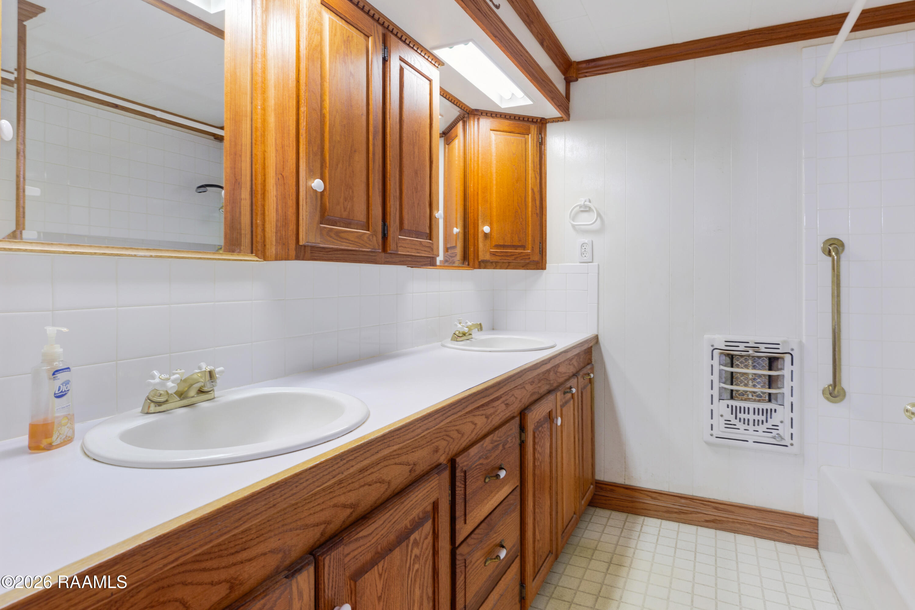 3672 Highway 3043 Opelousas, LA 70570 - Photo 10 of 37 Primary Bath