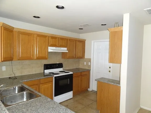 $1,500 | 1550 Stone Village Drive, Brookshire, TX 77423