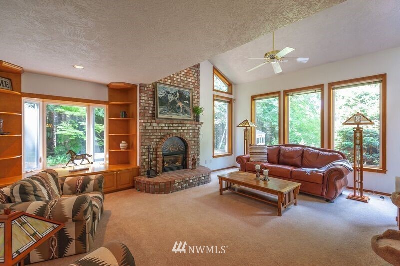 4429 Shellridge Road Northwest Olympia, WA 98502 - Photo 4 of 25 Gallery Image 4