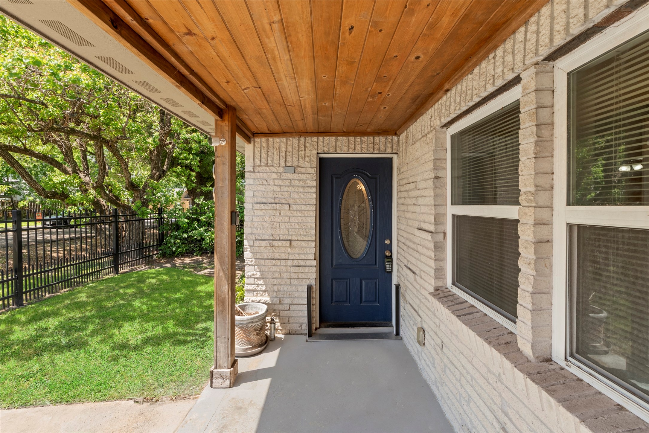 709 East 41st Street Houston, TX 77022 - Photo 4 of 25